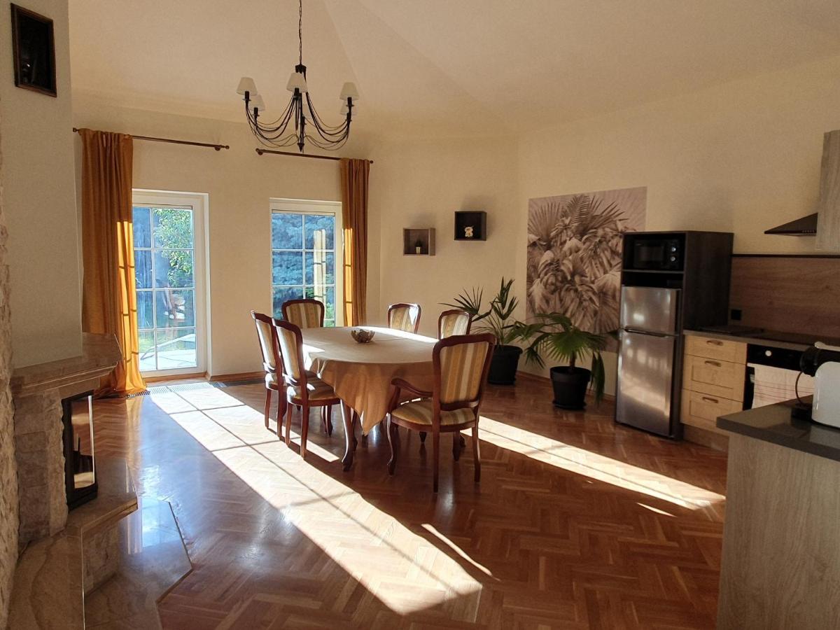 Apartament Z Ogrodem Apartment Stanislawow Pierwszy  Luaran gambar